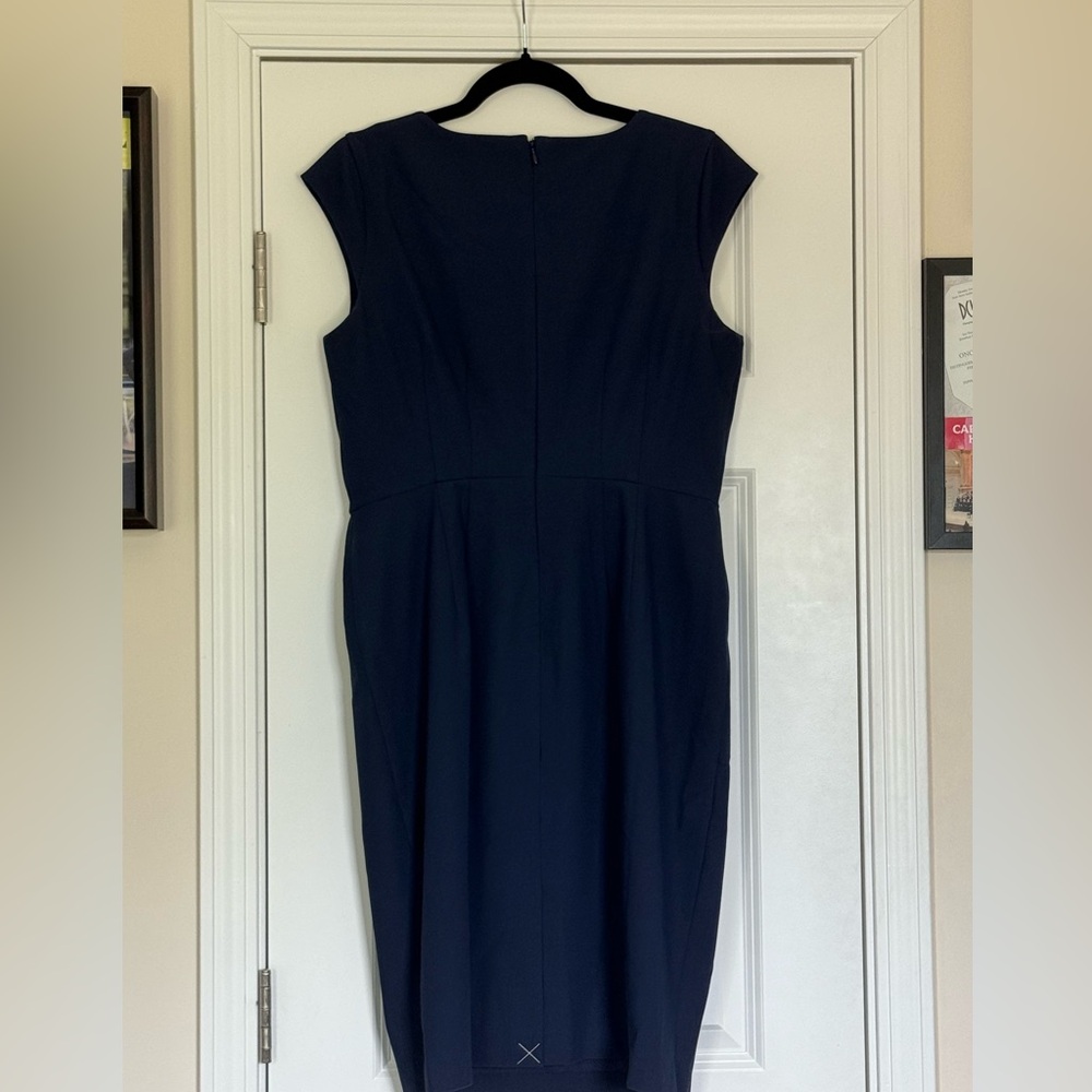 NWT Ann Taylor Scoop Neck Sheath Dress in Curvy Fit - Picture 8 of 8